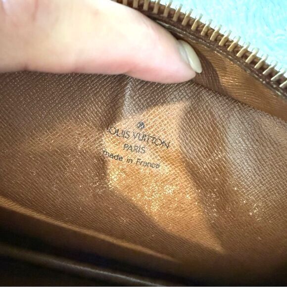 AUTHENTICATED Louis Vuitton Brown Monogram Vintage Toiletry 15 Bag UNISEX - Picture 6 of 13